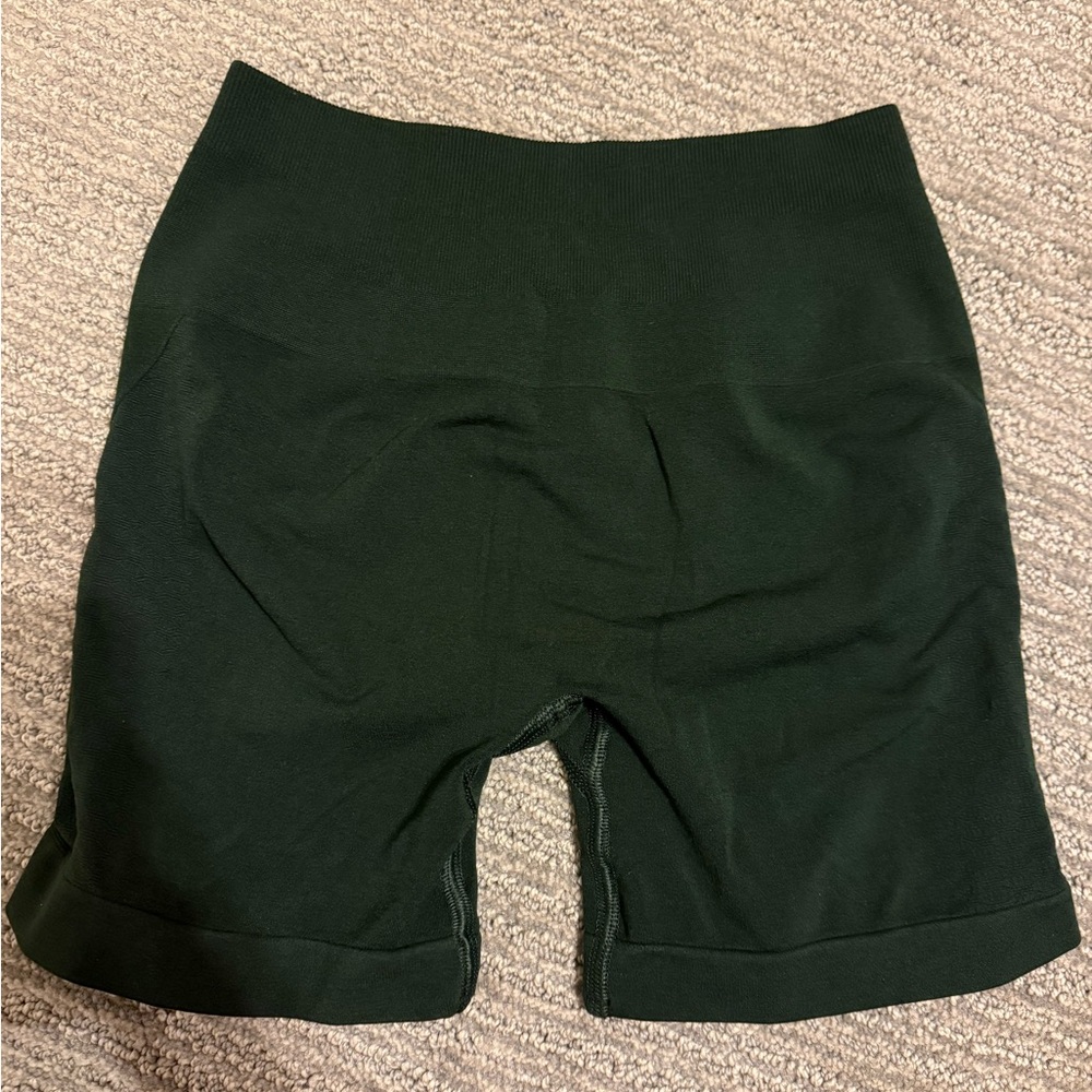 Alphalete Contour Amplify Short Dark Green Central Park size small